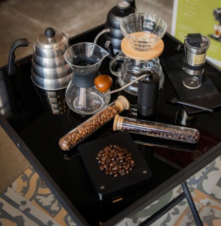 مجموعة أدوات لتحضير القهوة المقطرة (V60)